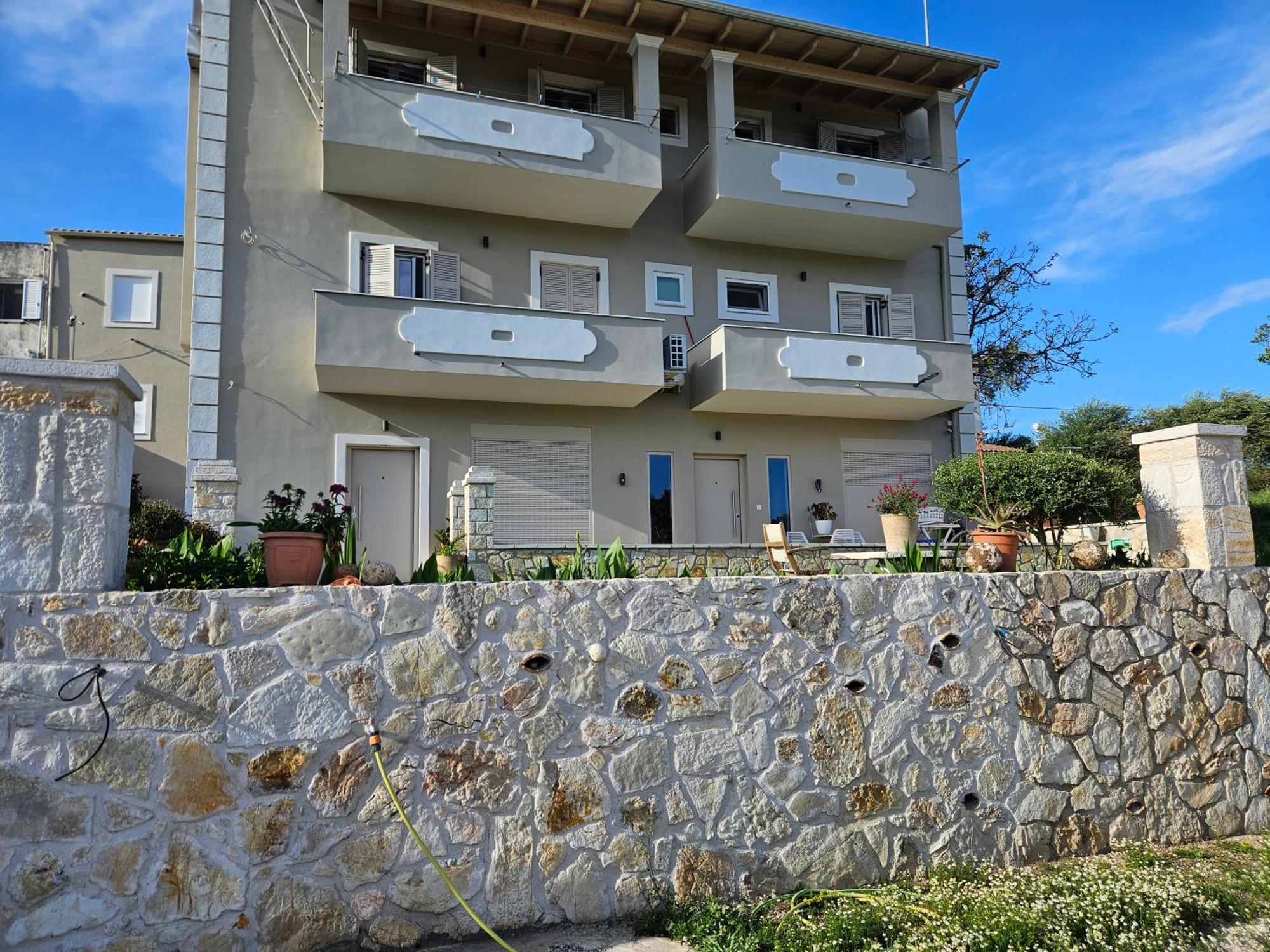 Grey Luxury House Apartment Ипсос Екстериор снимка