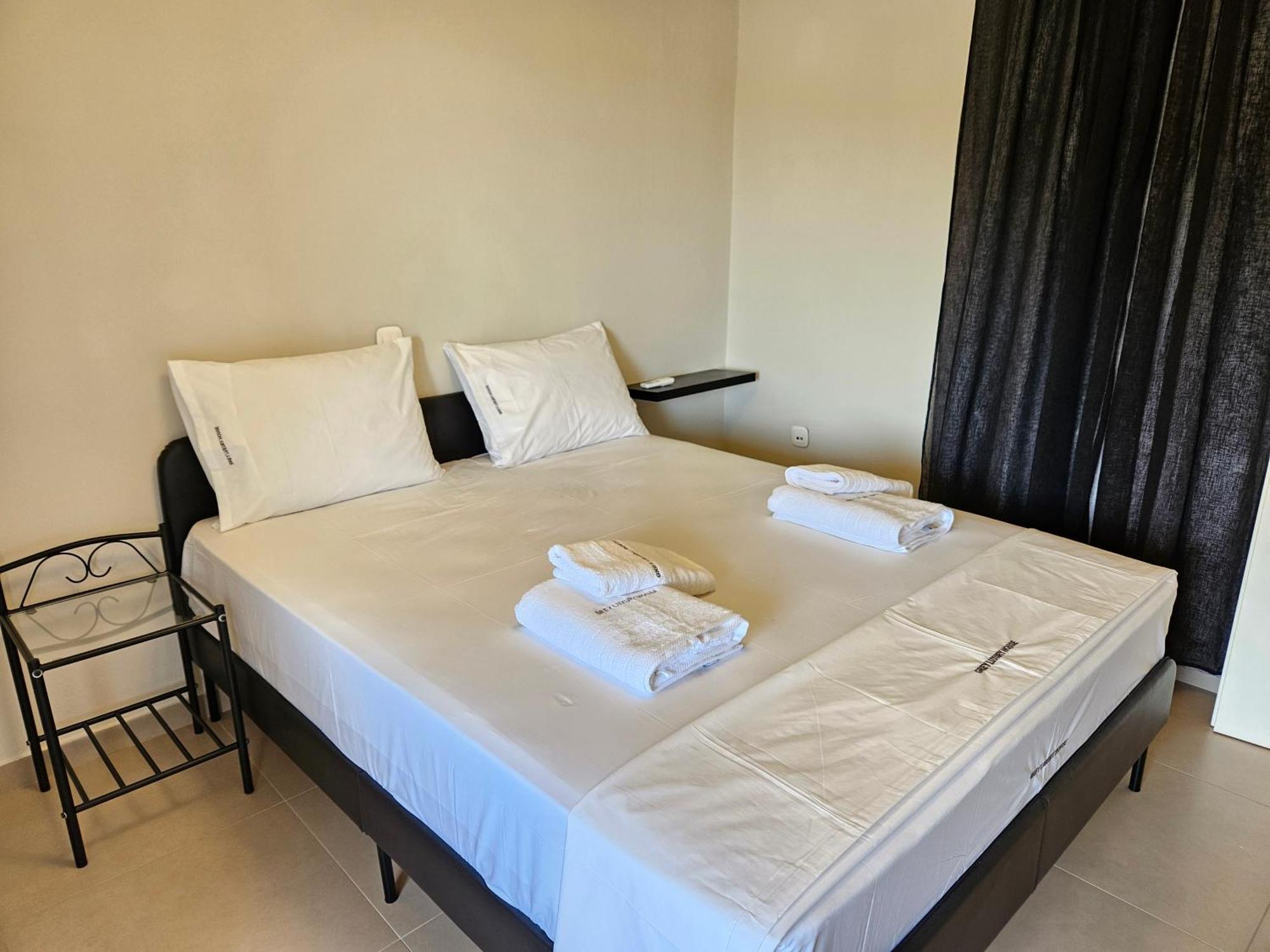 Grey Luxury House Apartment Ипсос Екстериор снимка