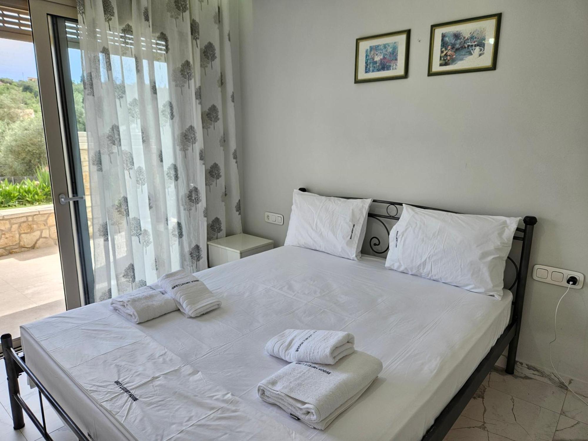Grey Luxury House Apartment Ипсос Екстериор снимка