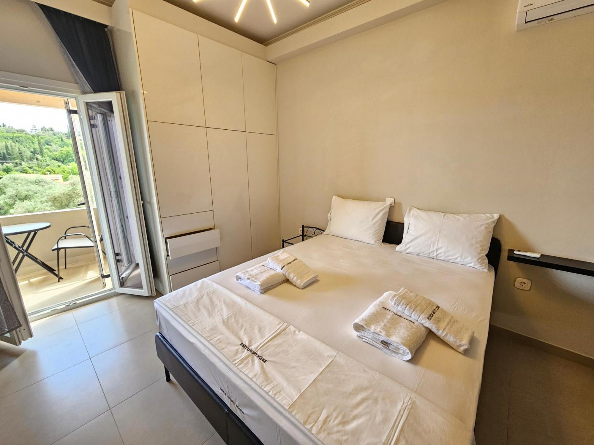 Grey Luxury House Apartment Ипсос Екстериор снимка