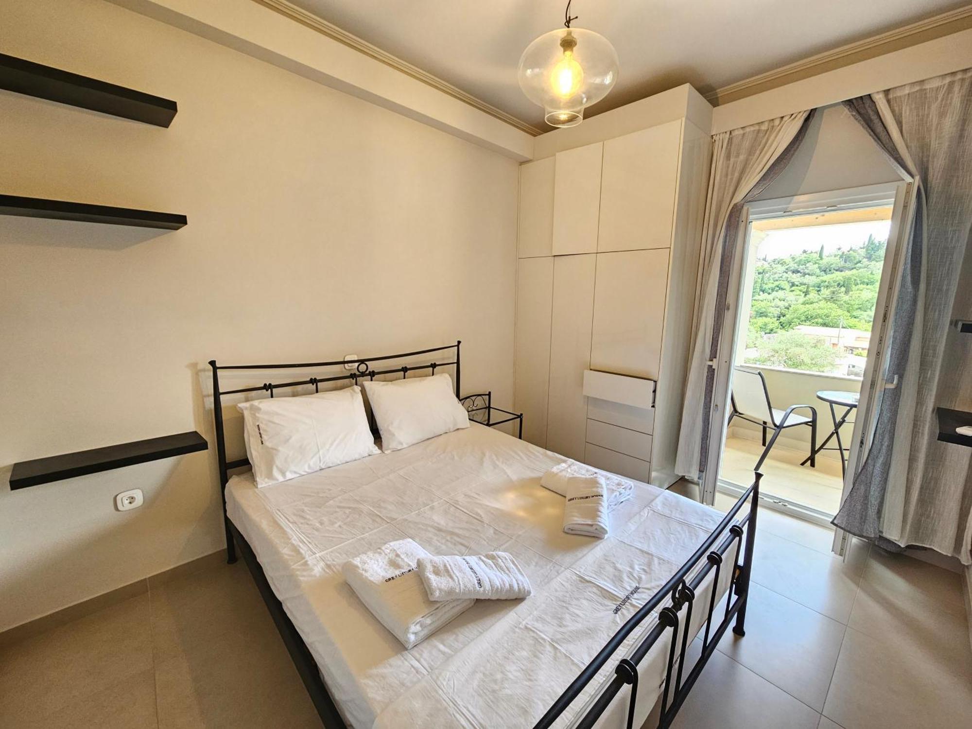Grey Luxury House Apartment Ипсос Екстериор снимка