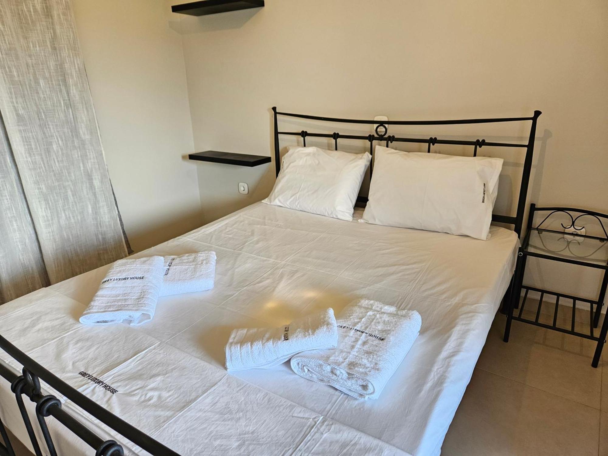 Grey Luxury House Apartment Ипсос Екстериор снимка